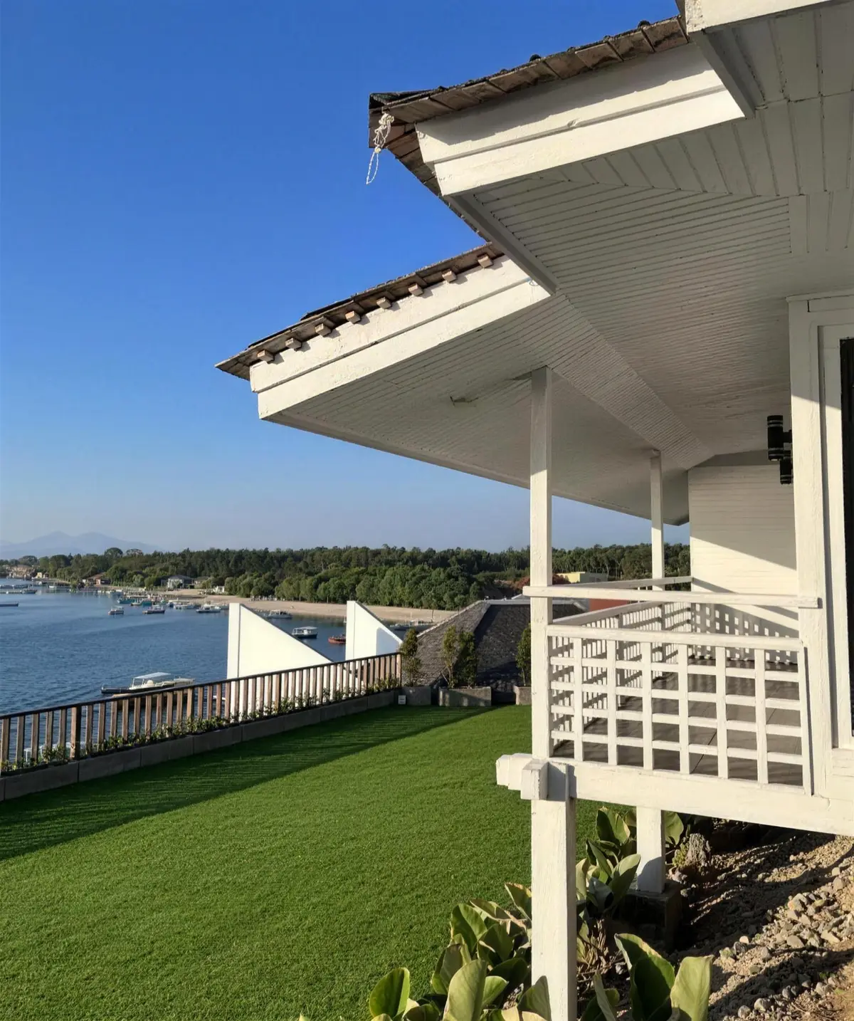Villa exterior above the Toya Pakeh channel
